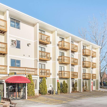 Days Inn by Wyndham Colchester Burlington Exterior foto