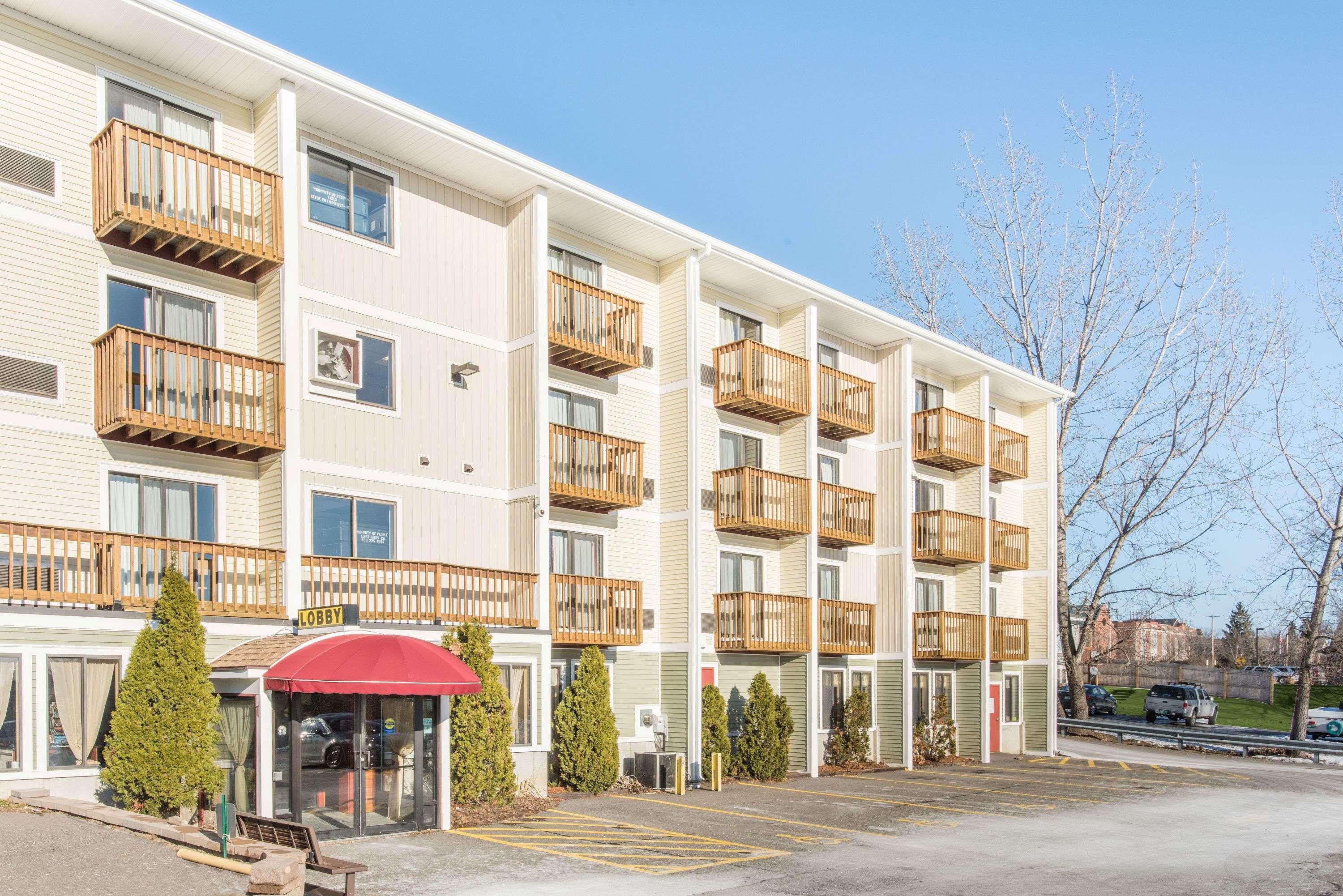 Days Inn by Wyndham Colchester Burlington Exterior foto
